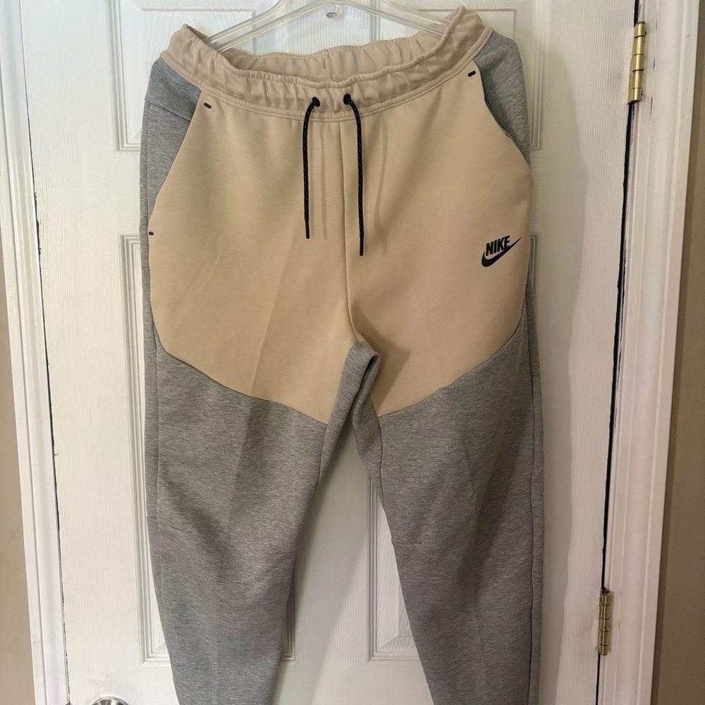 Nike Tech Pant - Cream